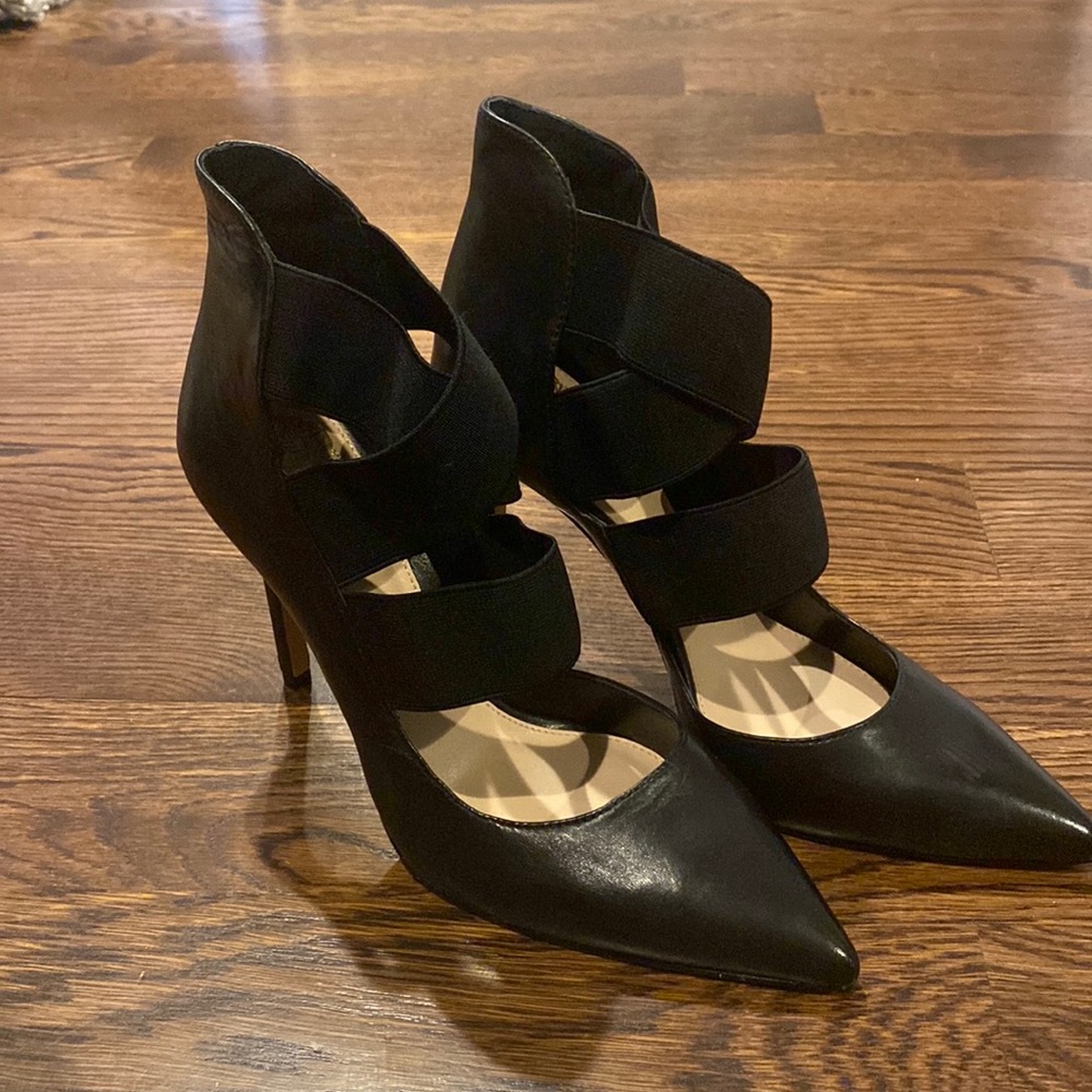 Vince Camuto black leather heel
